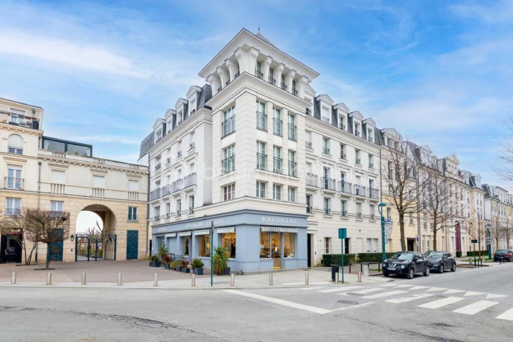 À VENDRE – Appartement 4 pièces – DPE C – Vue Disneyland – Serris (77700) – À 10 min à pied du RER – 4 pièces – 3 chambres – 79 m²