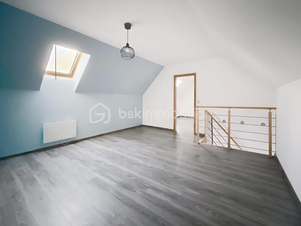 PAVILLON AVEC BEL EXTERIEUR ET GARAGE – 5 pièces – 3 chambres – 119 m²