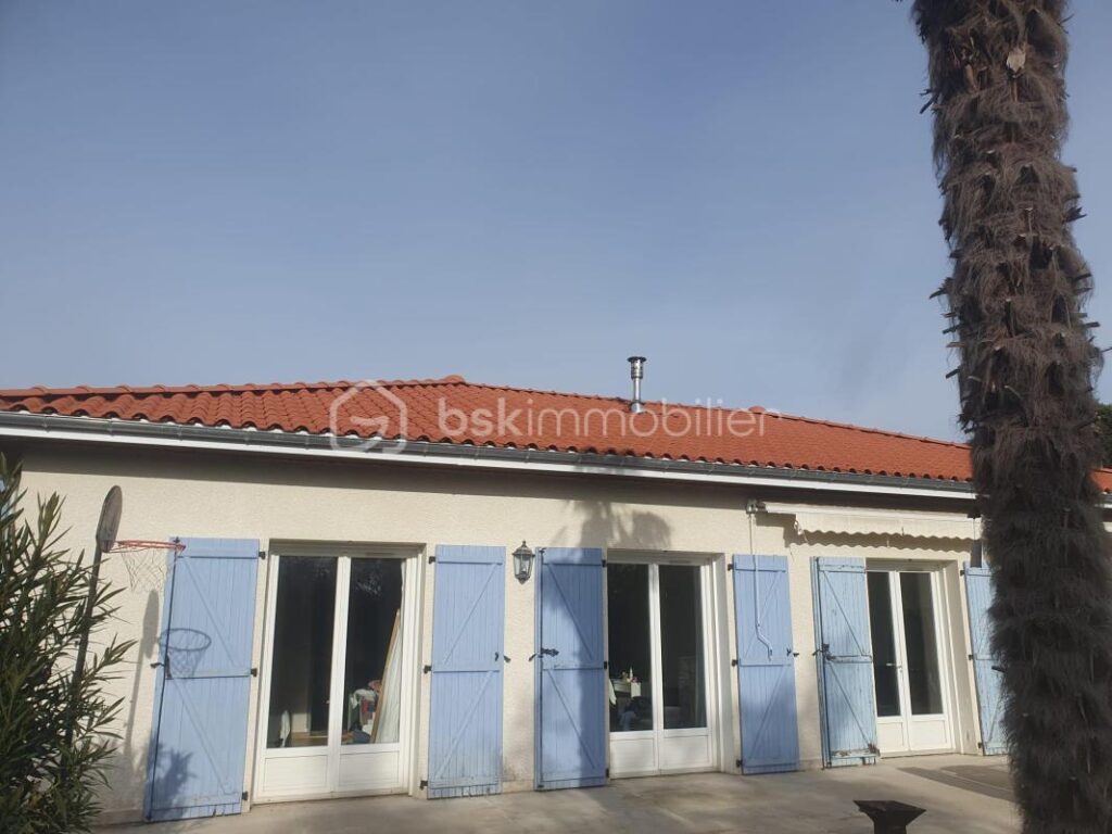 Maison de plain pied, 5 pièces, 4 chambres, garages en sous sol – 5 pièces – 4 chambres – 121 m²