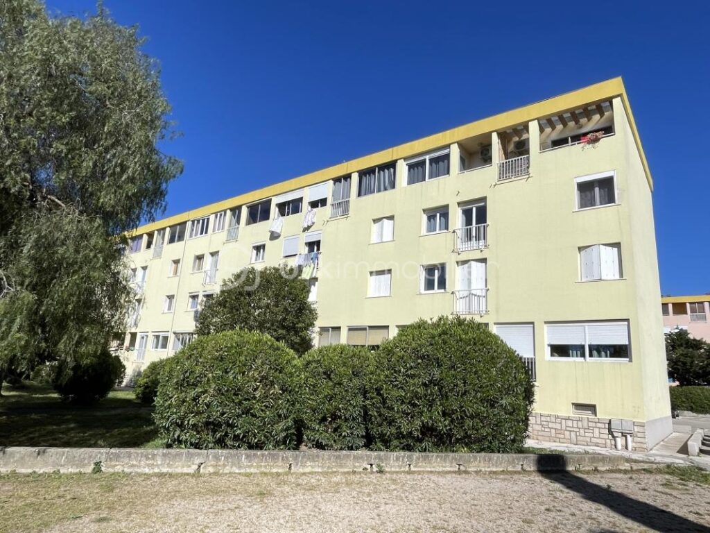 T4 duplex 67,5 m² dernier étage – loggia, garage, cave, parking – Hyères Ouest – 4 pièces – 3 chambres – 67 m²