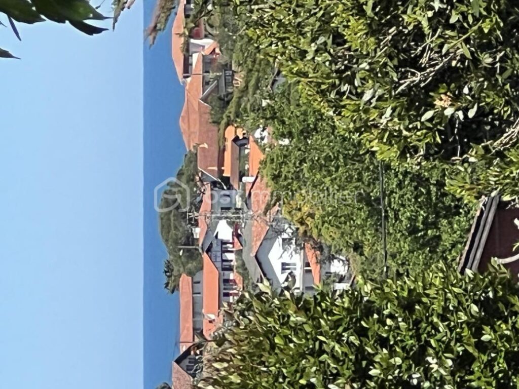 A Saint Jean-de-Luz, Propriété avec vue panoramique, T3 indépendant et terrain divisible – 9 pièces – 7 chambres – 221 m²