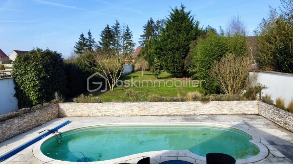 À Vendre – Maison d’Exception à Armentières-en-Brie 240m2 – 6 pièces – 4 chambres – 239 m²