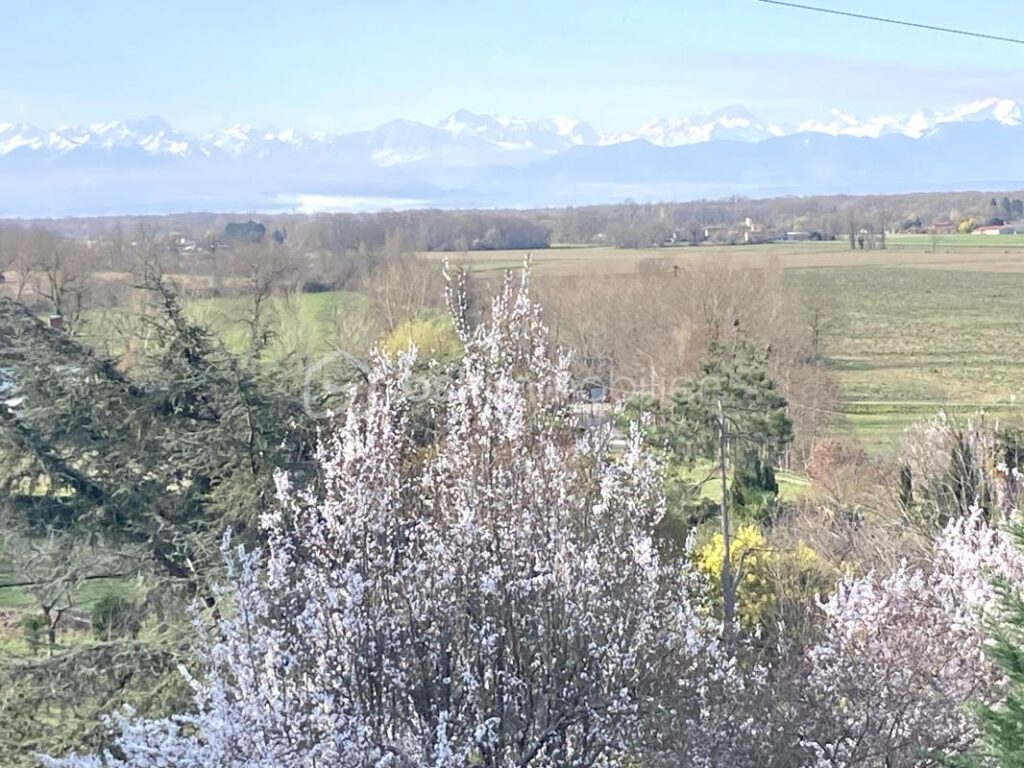 Havre de paix… maison avec vue sur les Pyrénées et piscine couverte – 5 pièces – 4 chambres – 158 m²