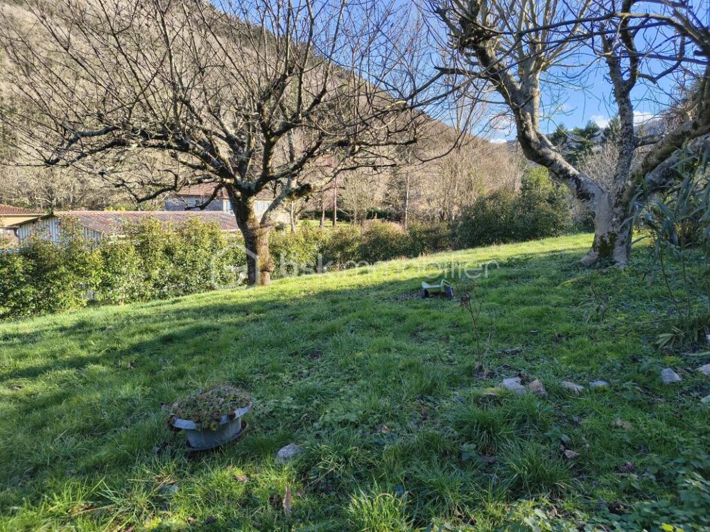 Grange – 5 pièces – NR chambres – 250 m²