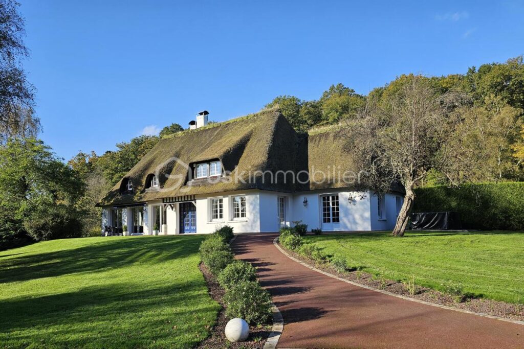 COUP DE COEUR : Magnifique chaumière, où vous admirerez le jardin depuis le SPA – 9 pièces – 5 chambres – 470 m²