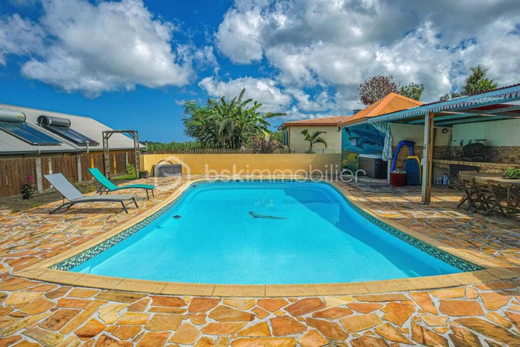 Villa F5 avec Vue Mer, Piscine et Gîte Indépendant – Saint-Joseph (97480) – 7 pièces – 5 chambres – 210 m²