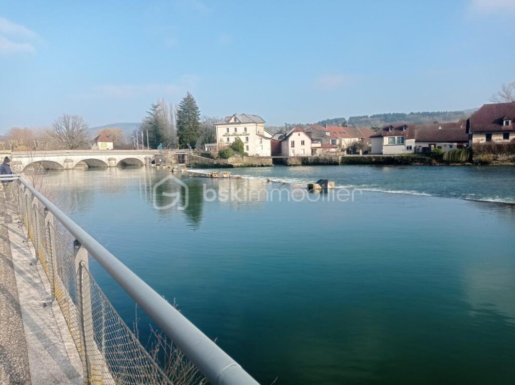 DANS MAISON, COMBLES AMENAGEABLE DANS SITE MAGNIFIQUE, EXPO.SUD, VUE PANORAMIQUE SUR LA LOUE!!!! – 1 pièce – NR chambres – 200 m²