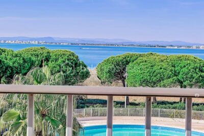 EXCLUSIVITÉ *** Magnifique Appartement T3 de standing Dernier étage Vue Mer Piscine à Port Camargue *** – 3 pièces – 2 chambres – 70 m²