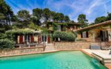 Villa traditionnelle 250 m² T2 terrain 7300 m² Piscine – 8 pièces – 5 chambres – 250 m²