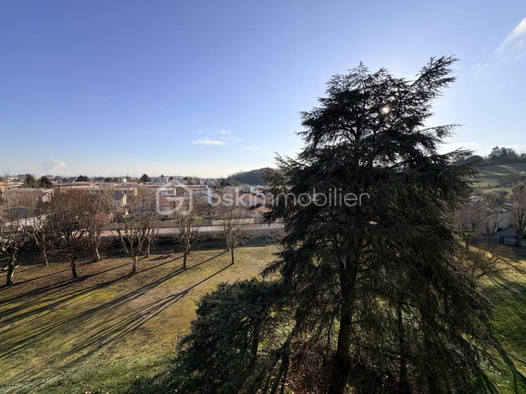 SOUS-OFFRE : Appartement T4 à rénover – 4 pièces – 3 chambres – 77 m²