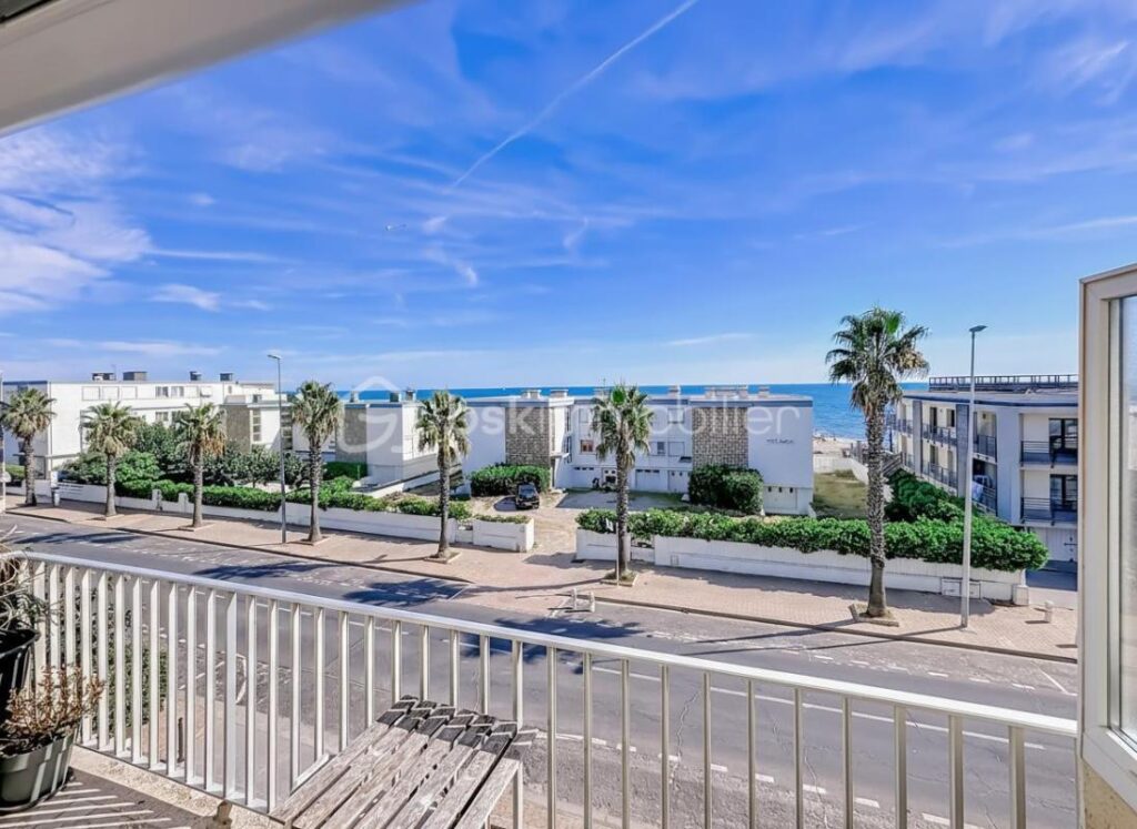 DERNIER ÉTAGE – VUE MER ET ÉTANGS – TERRASSE PANORAMIQUE – 3 pièces – 2 chambres – 48 m²