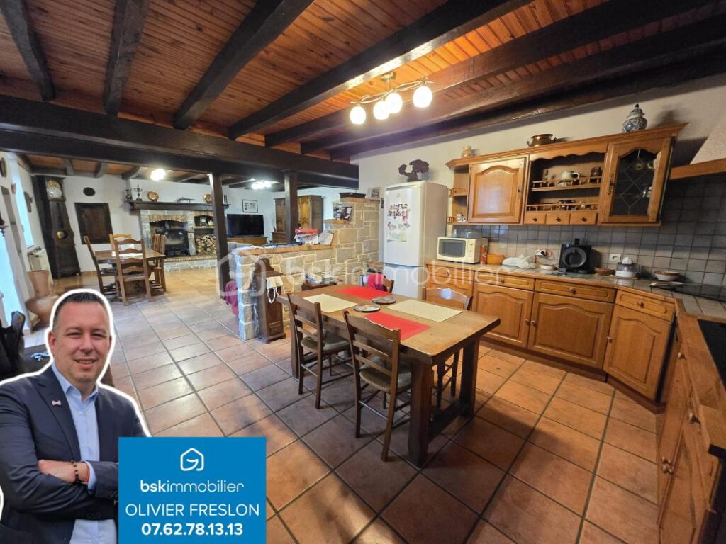 Magnifique longère de 131m² et ses dépendances à Saint Benin d’Azy – 4 pièces – 3 chambres – 138 m²