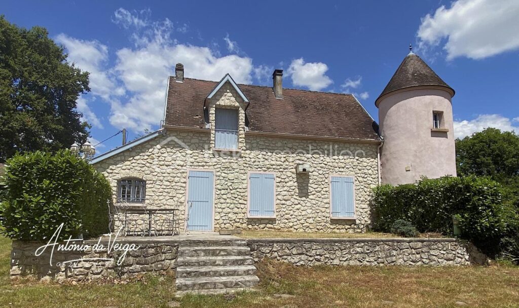 Propriété de charme avec parc arboré et piscine – 5 pièces – 3 chambres – 113 m²