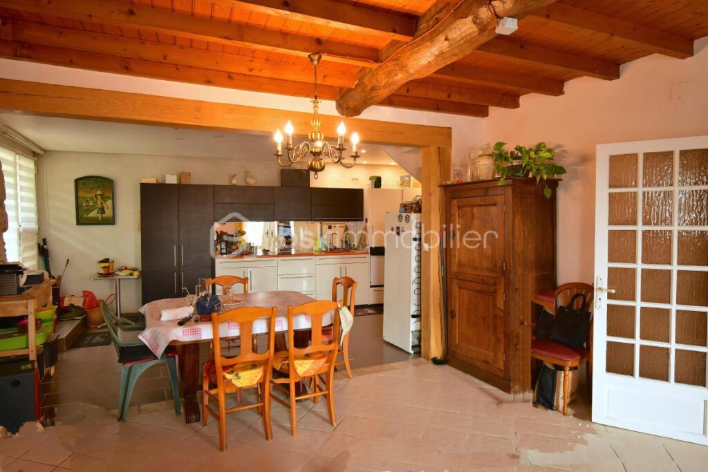 Spacieuse maison de village avec vue panoramique – 6 pièces – 4 chambres – 125 m²