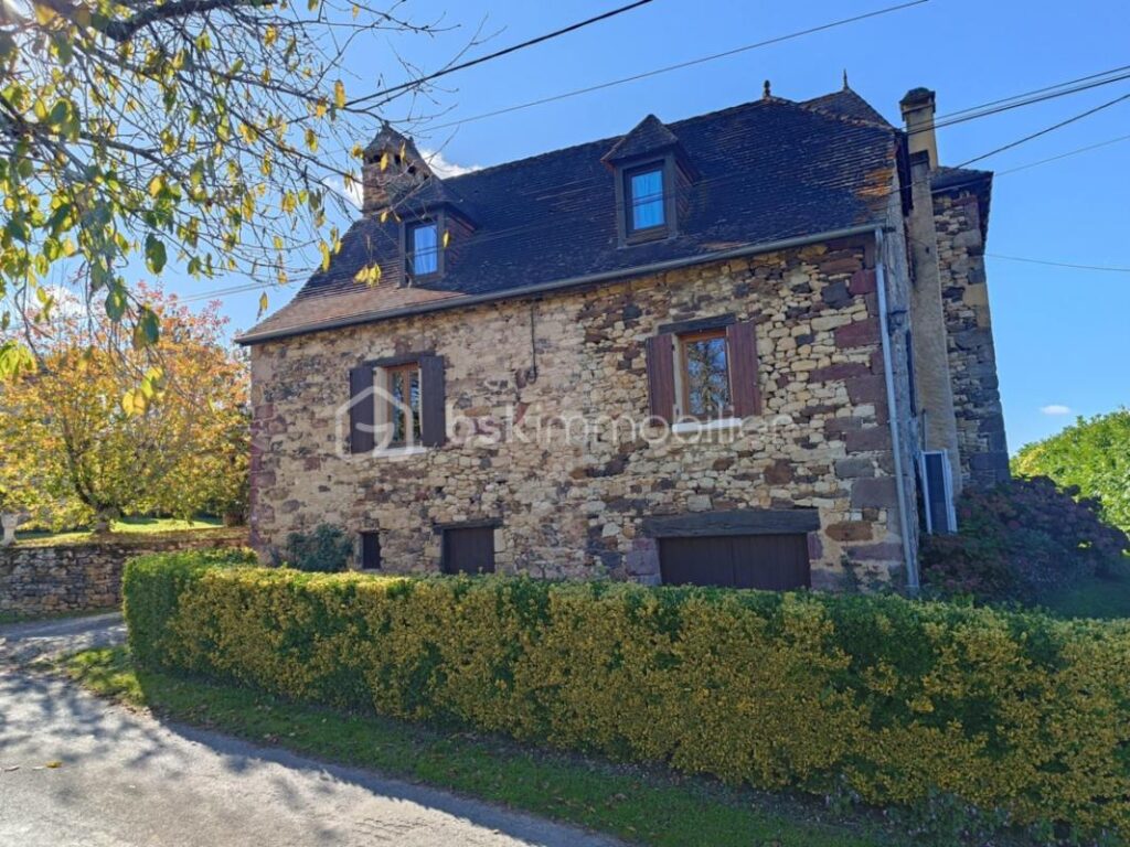 Ancienne et Magnifique Bâtisse en Pierres de 132 m2, située à Doissat 24170 – 6 pièces – 4 chambres – 132 m²