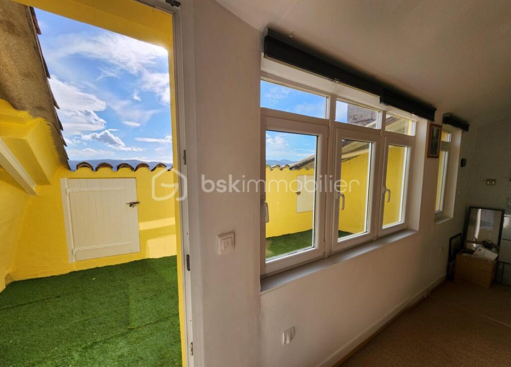 T4 rénové avec terrasse tropézienne et garage double – 4 pièces – 3 chambres – 85 m²