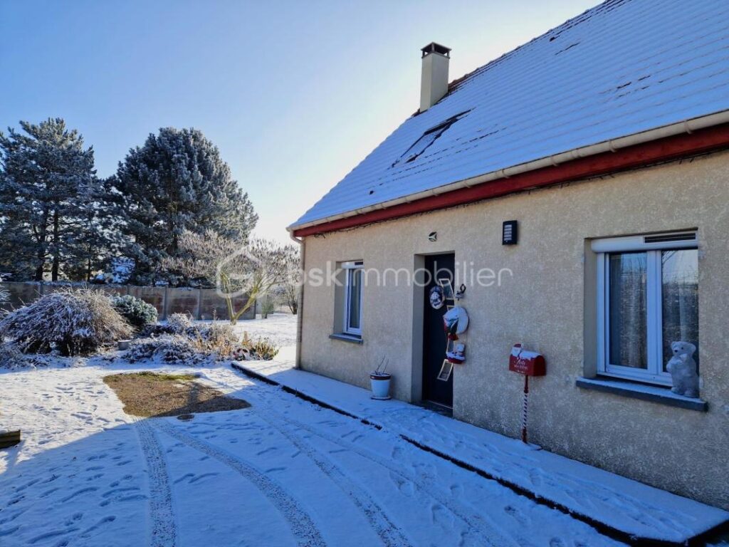 Charmante maison de 131 m² avec jardin, située à D’Huison-Longueville – 6 pièces – 4 chambres – 131 m²