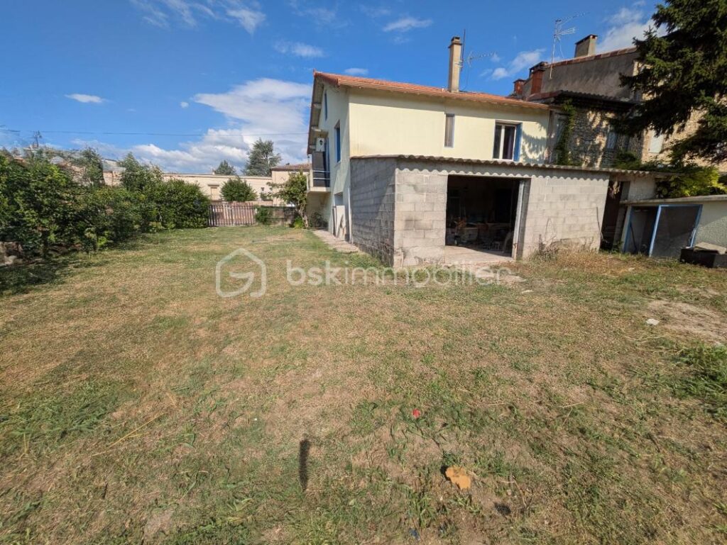 Maison individuelle dans petit village – 6 pièces – 4 chambres – 114 m²