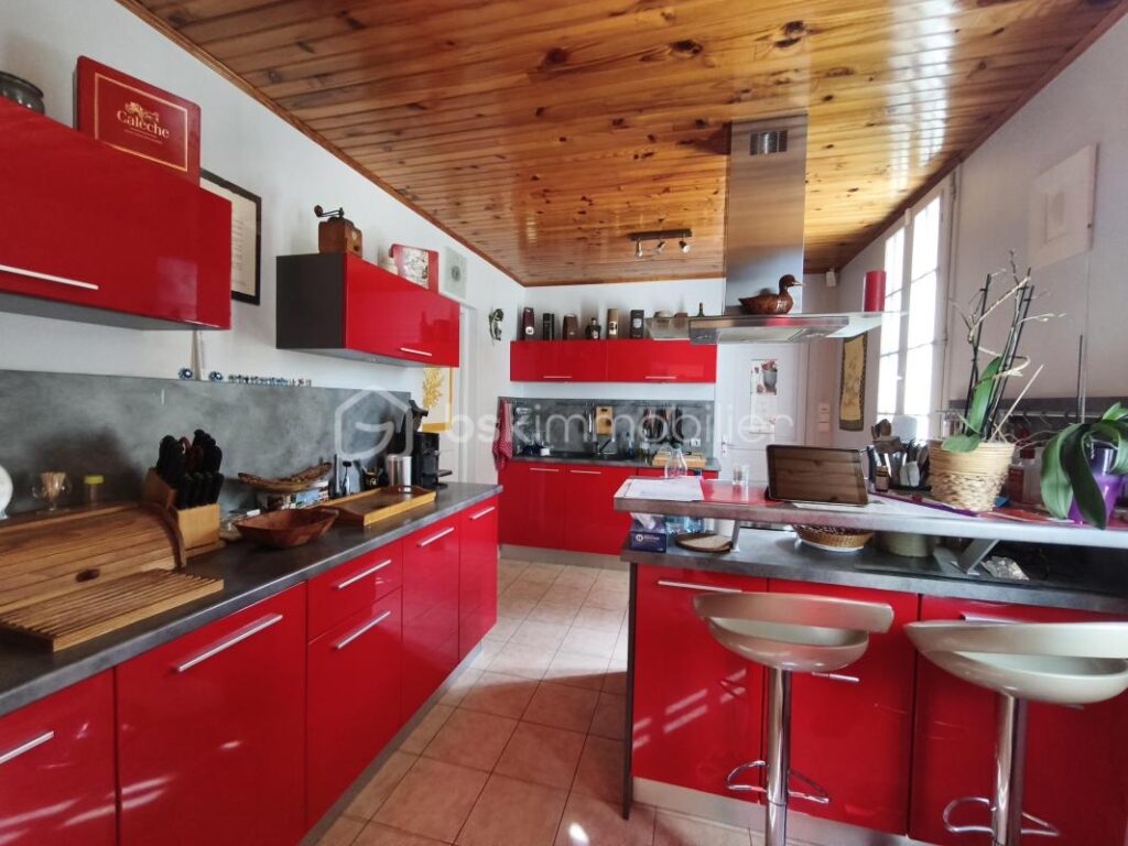 LONGERE DE CHARME – 10 pièces – 4 chambres – 221 m²