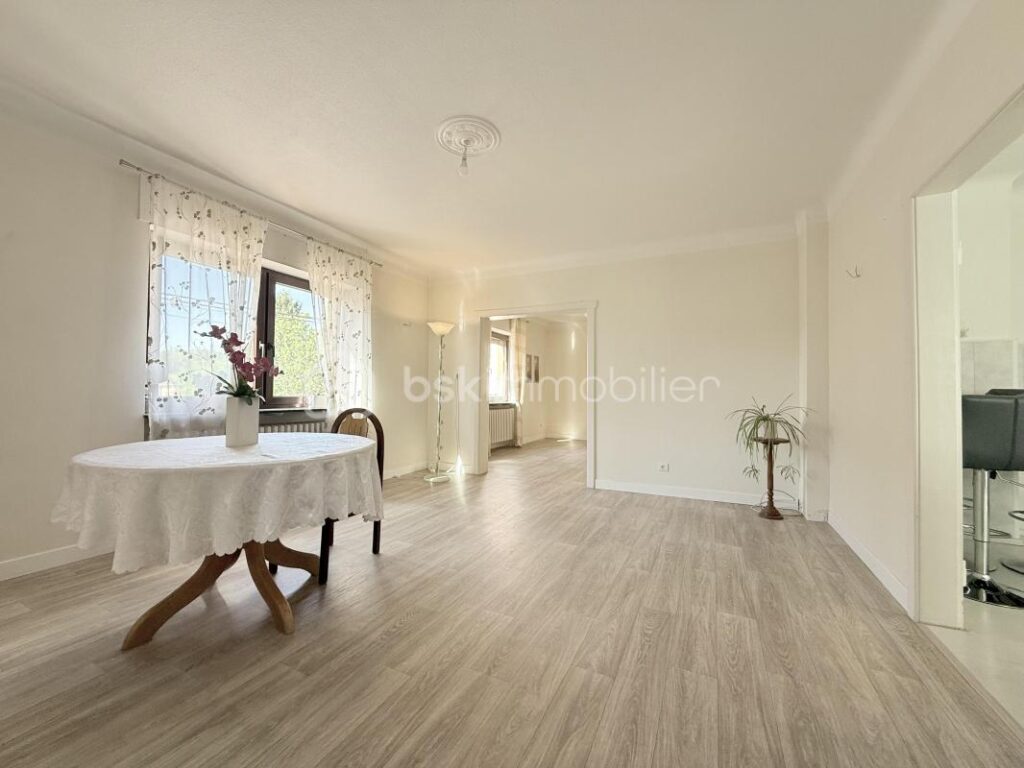 BAISSE DE PRIX !! – 5 pièces – 3 chambres – 136 m²