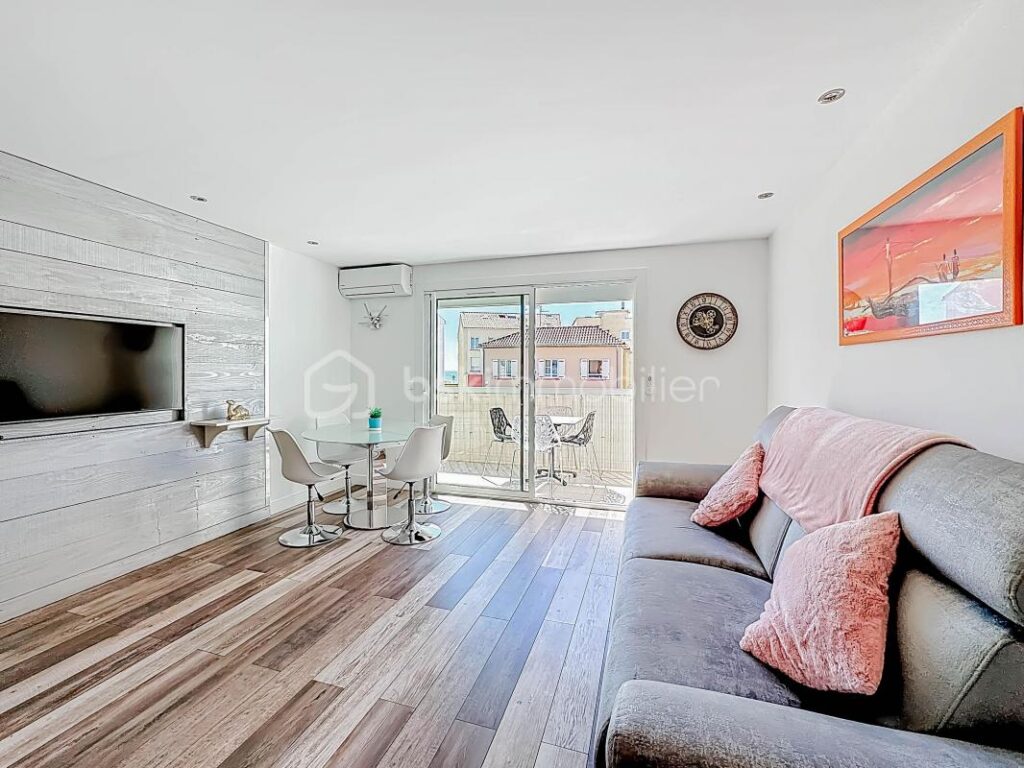 EXCLUSIVITE *** Magnifique Appartement T2 entièrement rénové avec terrasse et parking à PALAVAS *** – 2 pièces – 1 chambre – 40 m²