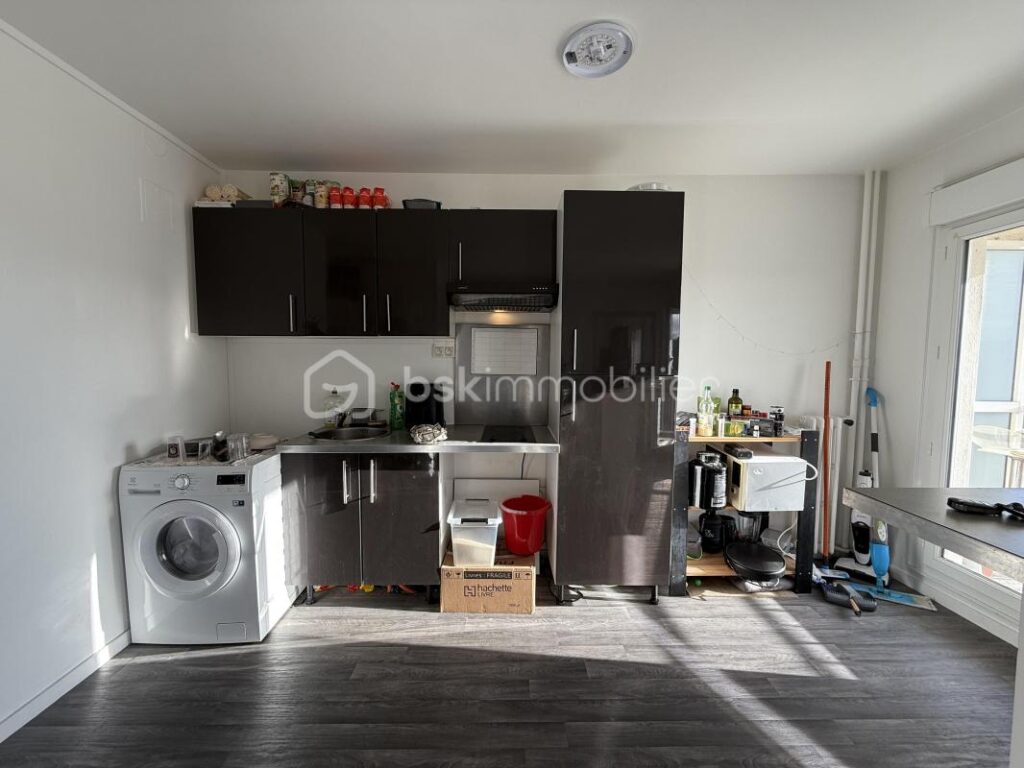 Appartement loué – Investissement locatif sécurisé – Proche université et centre-ville – Avec garage + cave – 2 pièces – 1 chambre – 36 m²