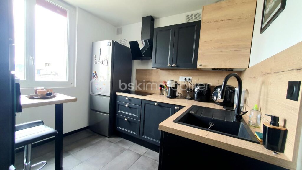 CENTRE VILLE / QUARTIER DES HALLES / RUE DE PARIS – 3 pièces – 2 chambres – 82 m²