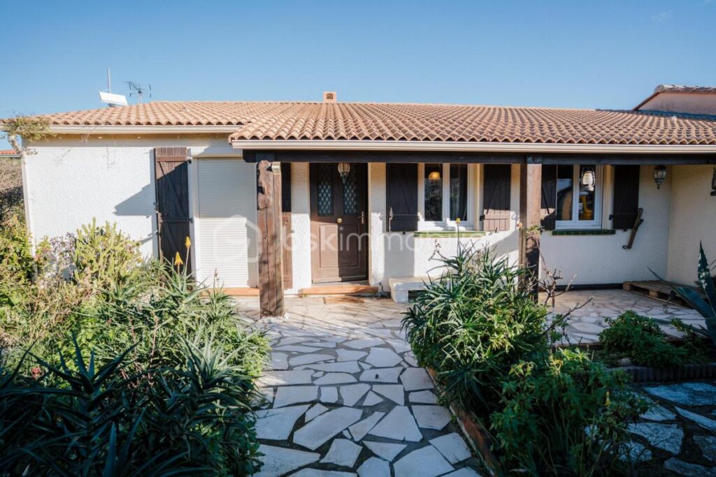 Maison plain pied 3 chambres avec piscine et grand terrain – 4 pièces – 3 chambres – 97 m²