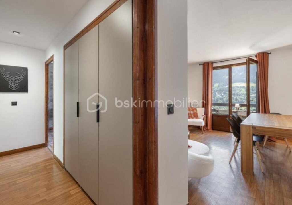 Appartement rénové 73 m² – Dernier étage – Traversant – Vue Mont-Blanc – Megève (Le Villaret) – 4 pièces – 3 chambres – 73 m²