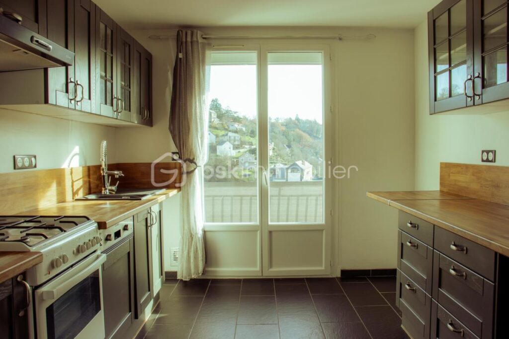 T3 avec balcon, cave et garage, proche du centre-ville – 3 pièces – 2 chambres – 62 m²