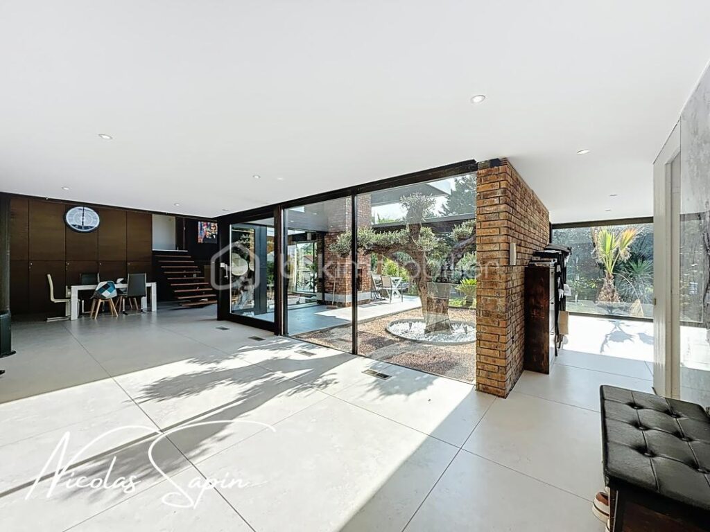 Maison d’architecte de 188m2 avec piscine – 6 pièces – 4 chambres – 188 m²