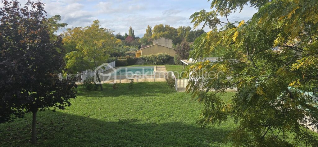 Appartement T3 avec balcon, piscine et parking – Avignon Pont des Deux Eaux – 3 pièces – 2 chambres – 56 m²