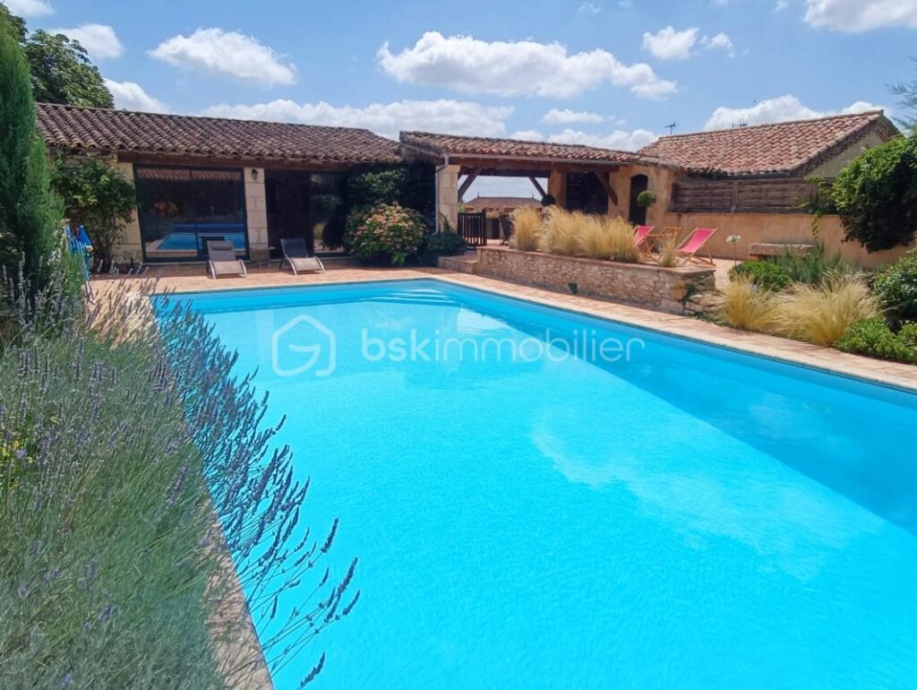 Une Perle Cachée au Cœur d’un Charmant Village du Gers – 12 pièces – 6 chambres – 278 m²