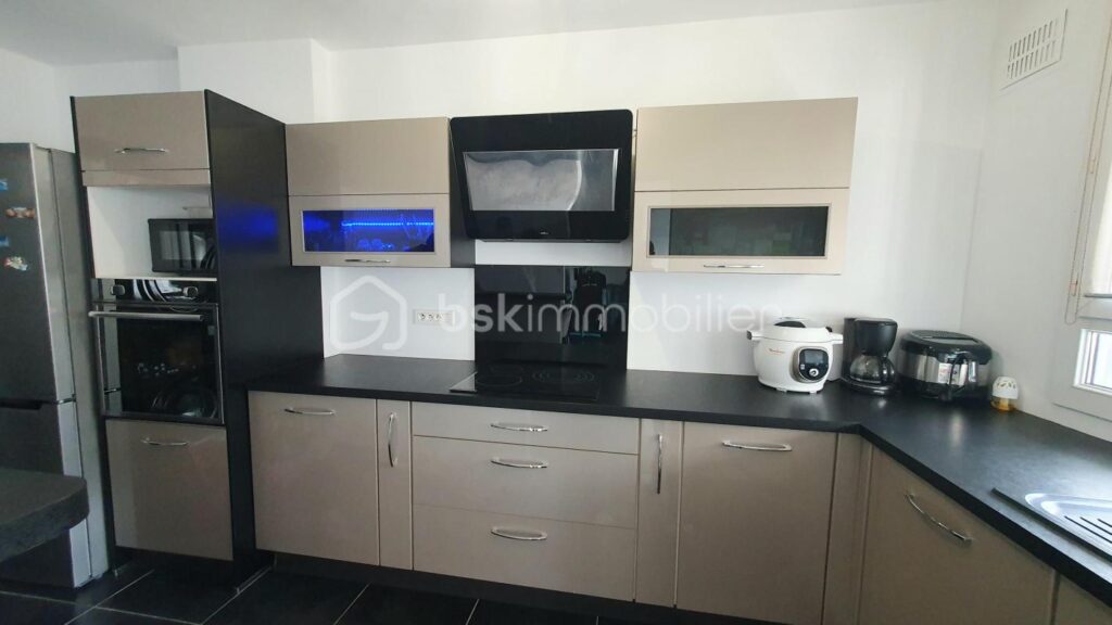 DEMIDOFF APPARTEMENT TYPE F4 DE 77M² / BALCON / CAVE / GARAGE / ASCENSEUR – 4 pièces – 2 chambres – 77 m²