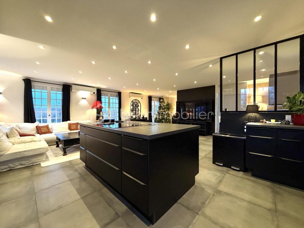 Maison contemporaine à l’architecture cubique – Vue dégagée sur la vallée – 6 pièces – 4 chambres – 149 m²