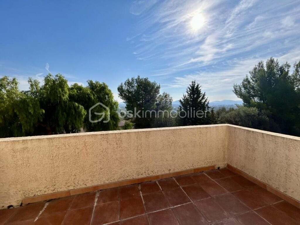 SOLLIES VILLE – CHARMANT PAVILLON T4 + TERRASSE + GARAGE – 4 pièces – 3 chambres – 91 m²