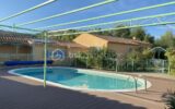 Maison de plain-pied avec piscine, jardin entièrement clôturé avec vue dégagée sur les monts du Luberon – 7 pièces – 4 chambres – 150 m²
