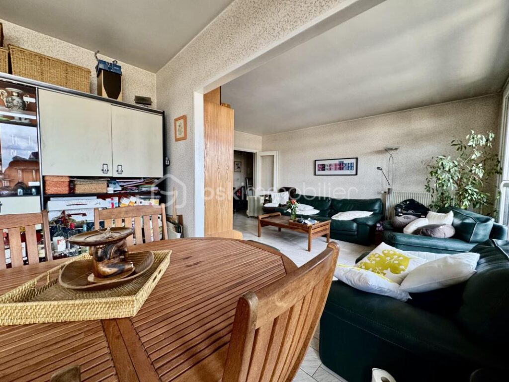 Appartement familial T5 spacieux + box – 111 m² – Stains – 5 pièces – 3 chambres – 111 m²