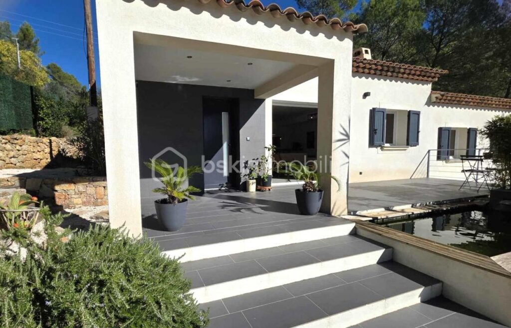 A Lorgues (Var) – MAISON TRADITIONNELLE avec loft indépendant, piscine balinaise & prestations haut de gamme! – 6 pièces – 4 chambres – 150 m²