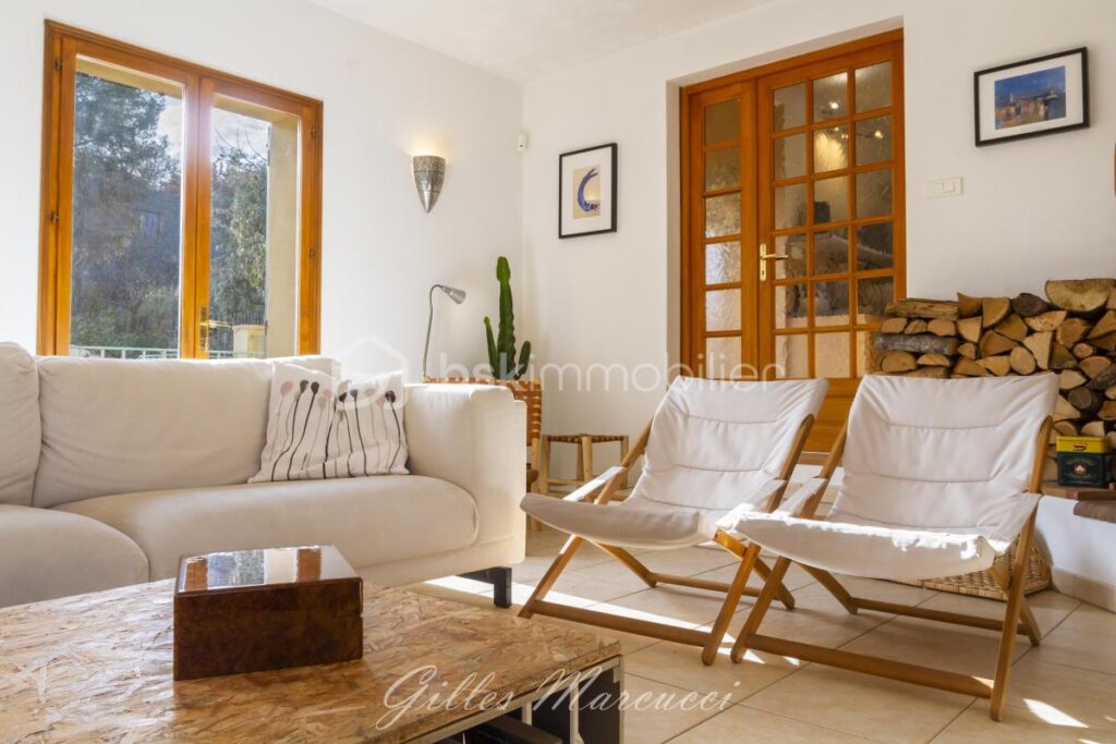 A la recherche d’une maison au calme et confortable ? – 5 pièces – 3 chambres – 174 m²