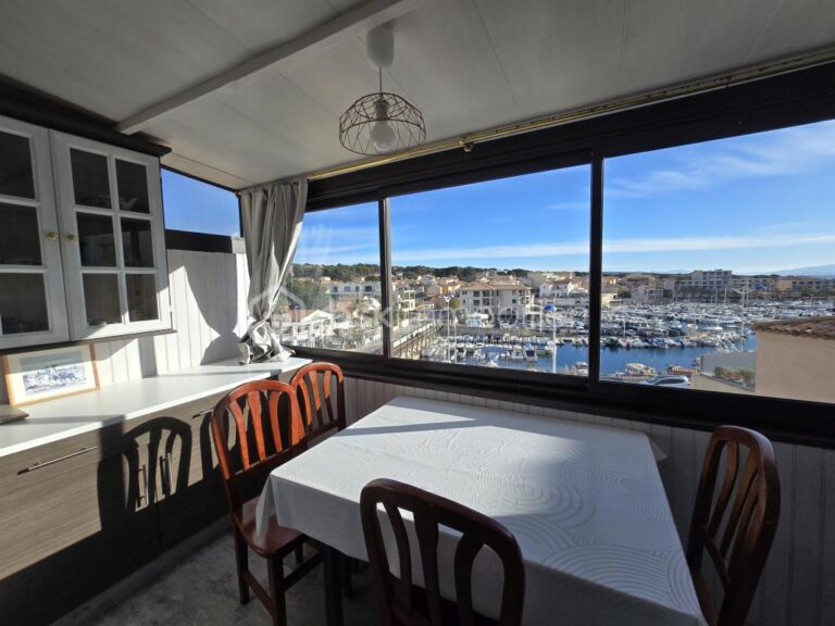 Appartement 2 pièces face au port – 28 m² habitable – 2 pièces – 1 chambre – 23 m²