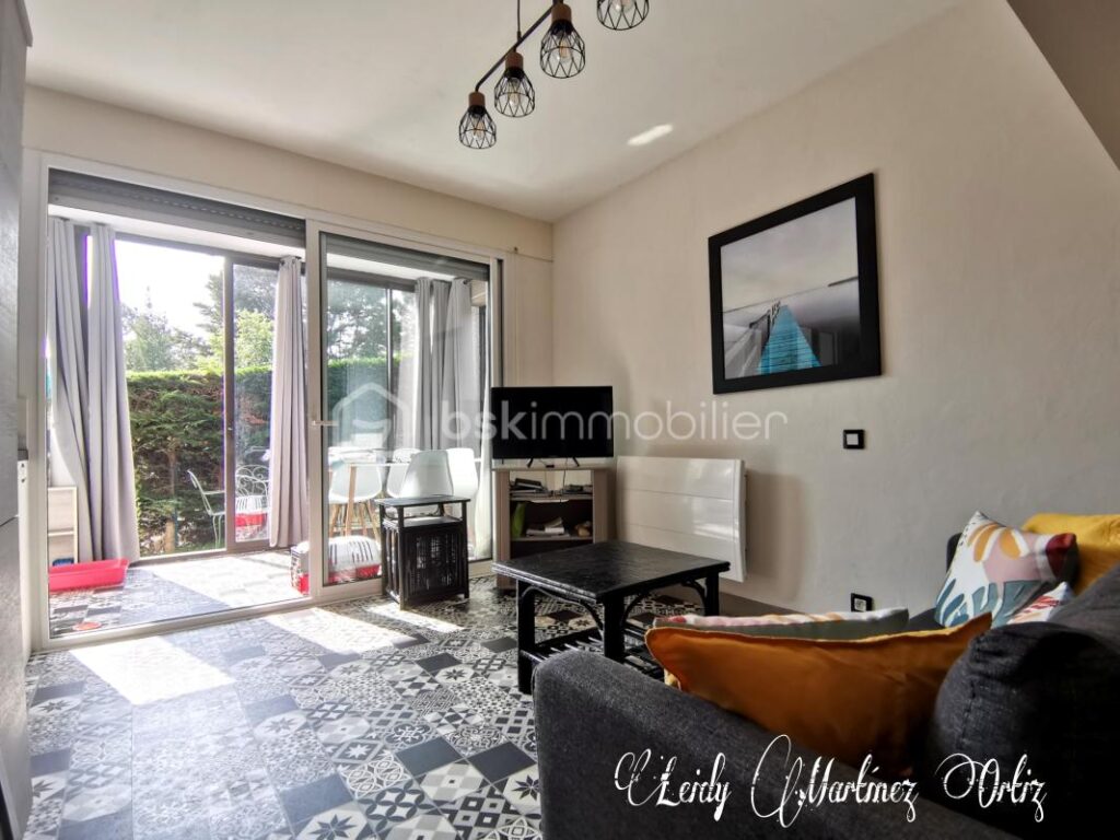 Appartement rénové, 27m² , avec extérieur, loggia, jardin, place de parking – 1 pièce – NR chambres – 26 m²