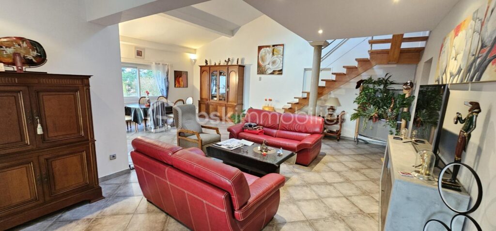 MAISON avec belle vue 165m2 – 4 pièces – 3 chambres – 165 m²