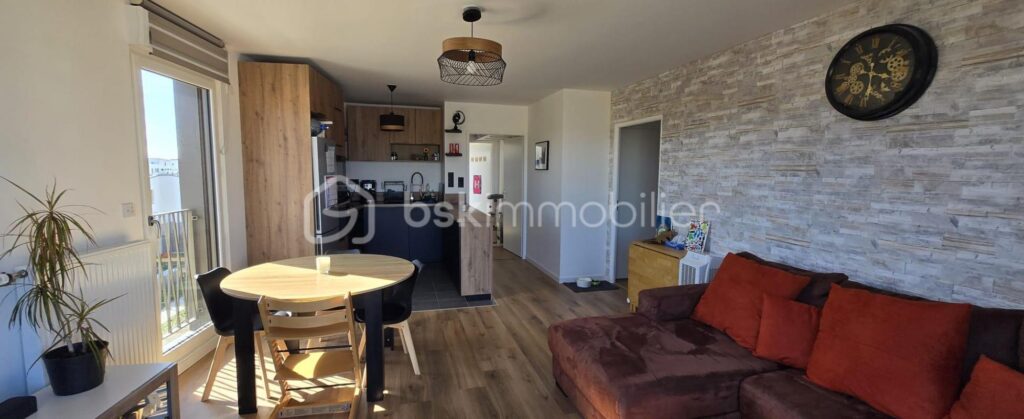 APPARTEMENT DERNIER ETAGE – 4 pièces – 3 chambres – 79 m²