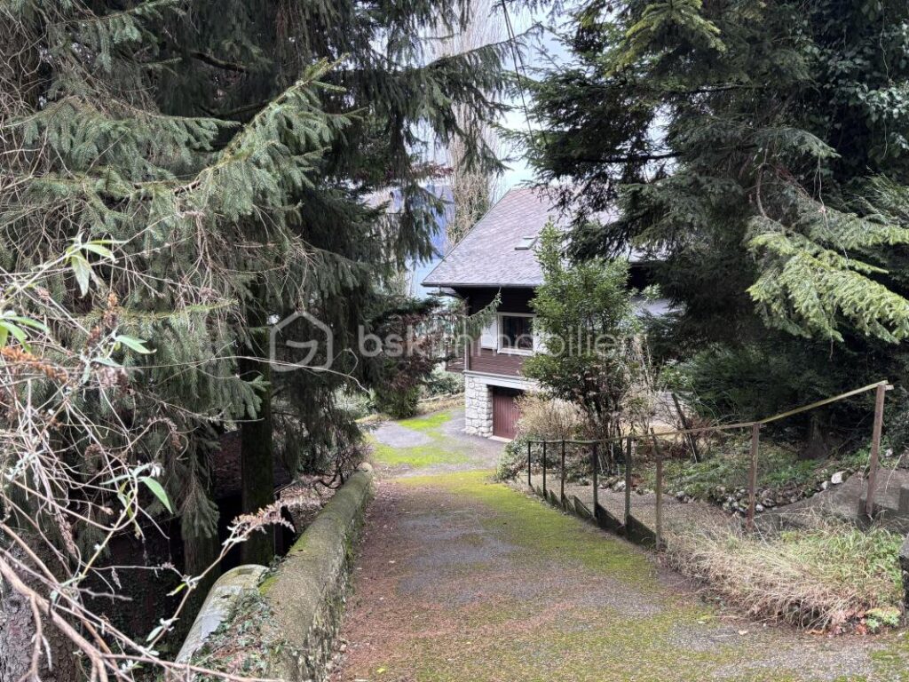Chalet en bois avec vue sur le lac du Bourget – Le Vivier-du-Lac – 5 pièces – 3 chambres – 100 m²