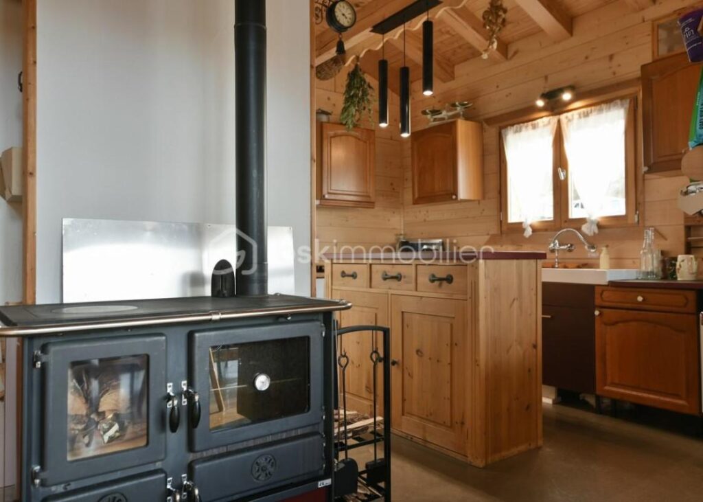 CHALET AVEC VUE PANORAMIQUE, ACCÈS SKI & POTENTIEL LOCATIF – 4 pièces – 3 chambres – 135 m²