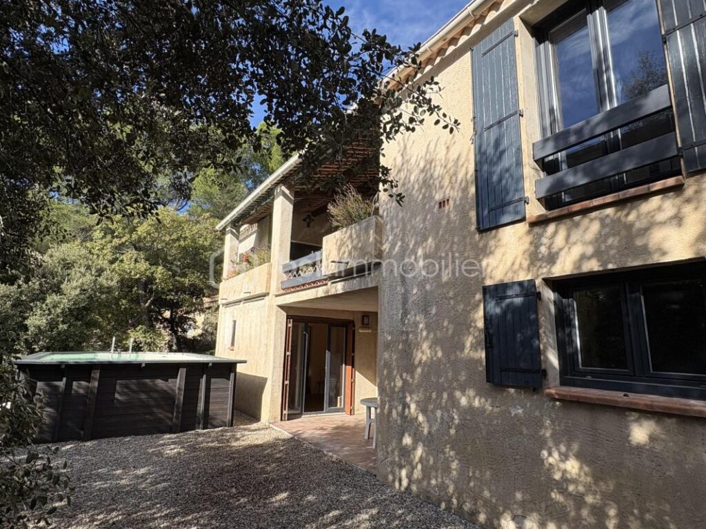 Maison traditionnel (4 chambres) dans la colline au calme, vue dominante – 5 pièces – 4 chambres – 170 m²