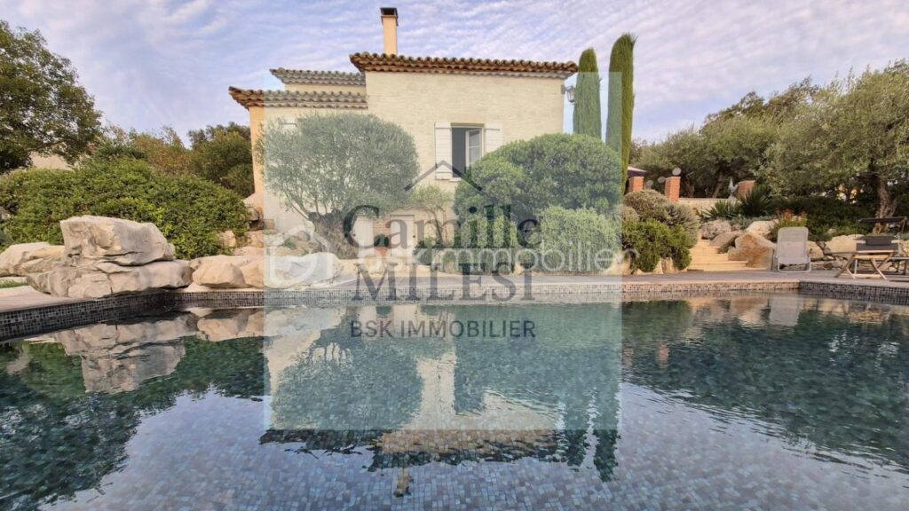 Maison de charme 120 m² – Vue exceptionnelle – Piscine à débordement – Terrain de 3081 m² – 5 pièces – 3 chambres – 120 m²