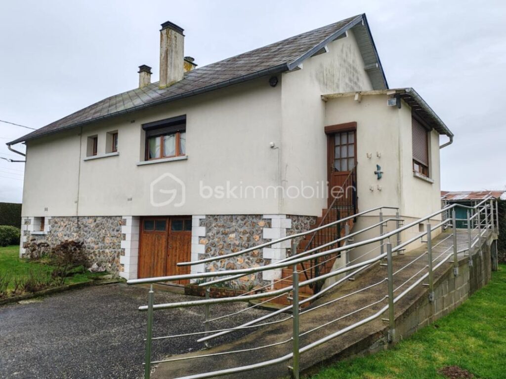 A VENDRE Maison avec accès PMR, sous-sol complet et viable de plain-pied – SAINT-PIERRE-DES-IFS – 3 pièces – 2 chambres – 65 m²