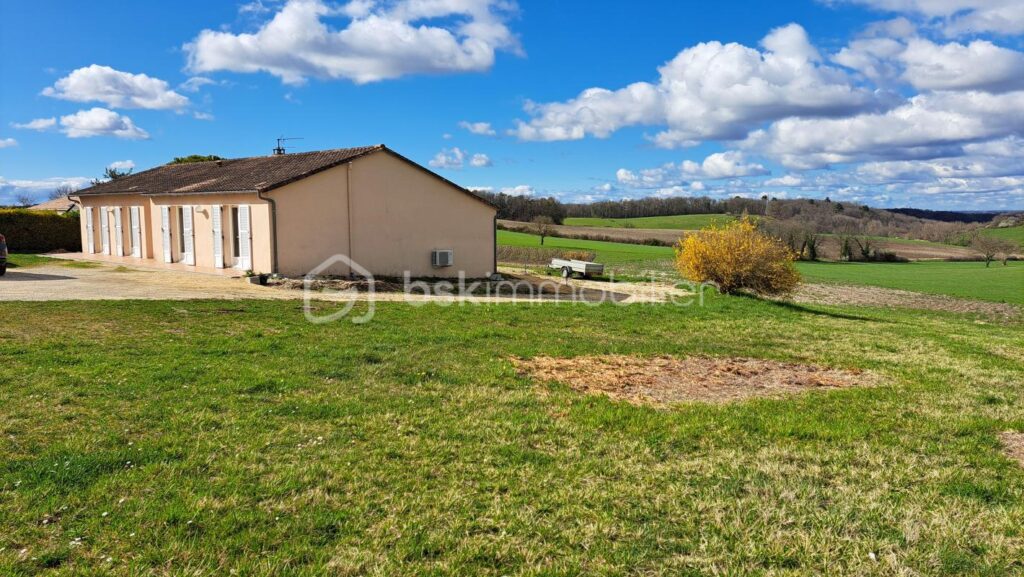 Maison de plain pied avec une belle vue sur la campagne – 4 pièces – 3 chambres – 117 m²